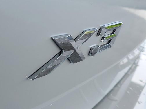 Mineral White Metallic 2023 BMW X3 xDrive30i