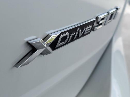 Mineral White Metallic 2023 BMW X3 xDrive30i