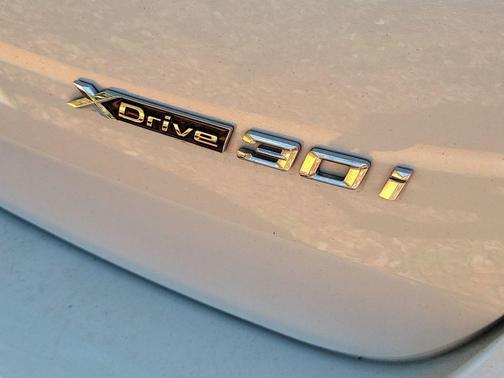 White Metallic 2023 BMW X3 xDrive30i