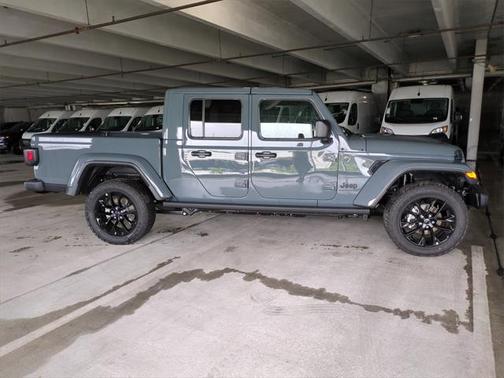 2025 Jeep Gladiator Nighthawk
