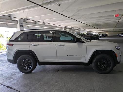 2025 Jeep Grand Cherokee Altitude