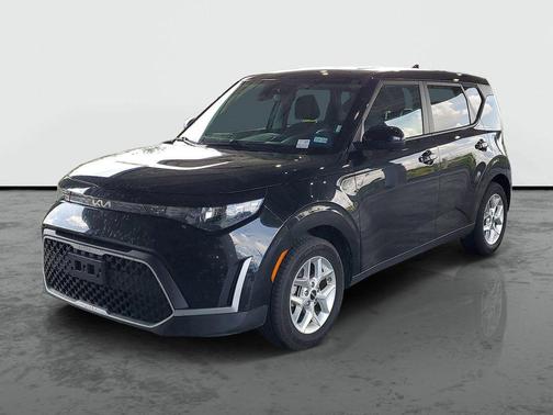 Fusion Black 2024 Kia Soul LX