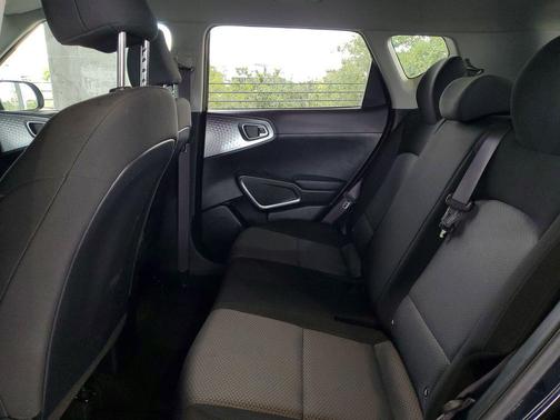 Fusion Black 2024 Kia Soul LX