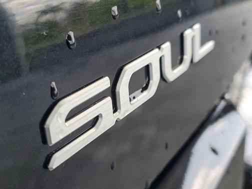 Fusion Black 2024 Kia Soul LX