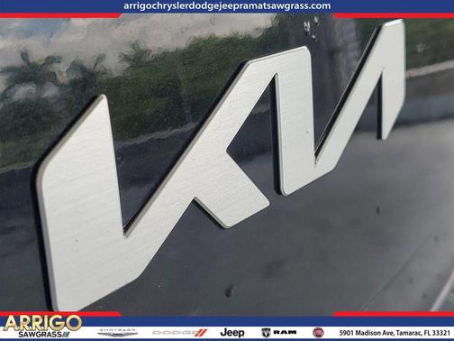 Fusion Black 2024 Kia Soul LX