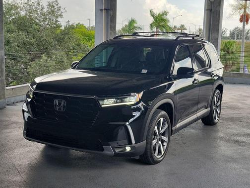 Crystal Black Pearl 2025 Honda Pilot Elite