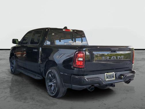 Diamond Black Crystal Pearlcoat 2026 RAM 1500 Express