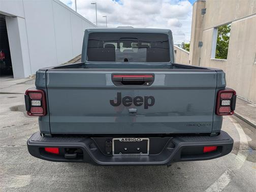 2025 Jeep Gladiator High Tide