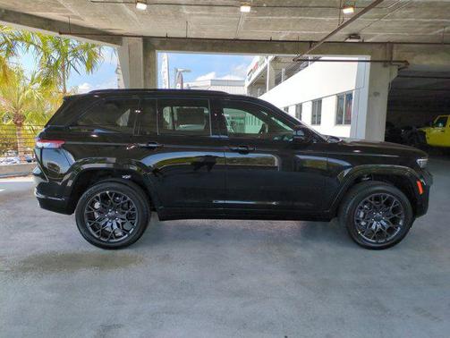 2025 Jeep Grand Cherokee Summit