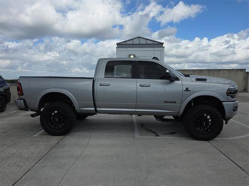2022 RAM 2500 Laramie Crew Cab 4x4 6'4' Box