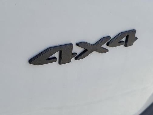 Bright White Clearcoat 2026 Jeep Cherokee Laredo 4x4