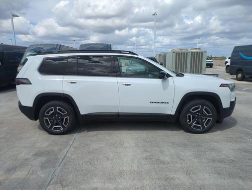 2026 Jeep Cherokee Laredo 4x4