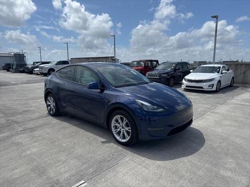 2022 Tesla Model Y Long Range Dual Motor All-Wheel Drive