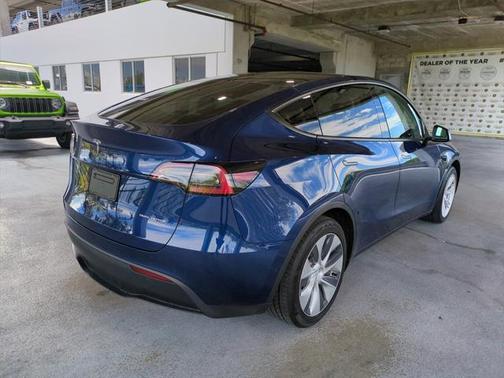 2022 Tesla Model Y Long Range Dual Motor All-Wheel Drive