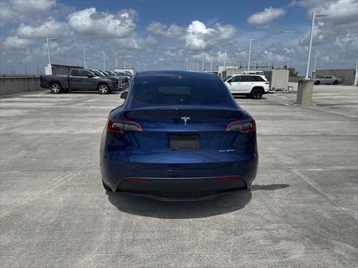 2022 Tesla Model Y Long Range Dual Motor All-Wheel Drive