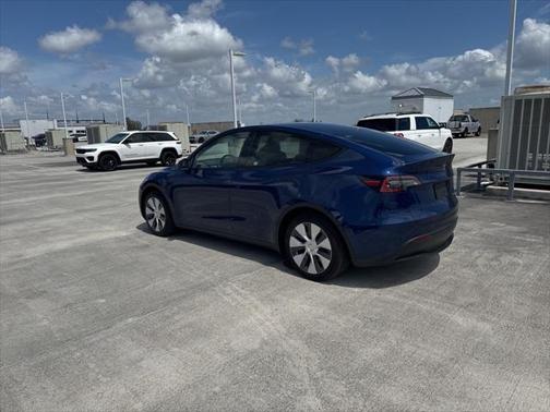2022 Tesla Model Y Long Range Dual Motor All-Wheel Drive