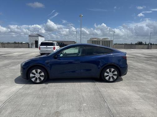 2022 Tesla Model Y Long Range Dual Motor All-Wheel Drive