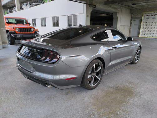 2022 Ford Mustang EcoBoost