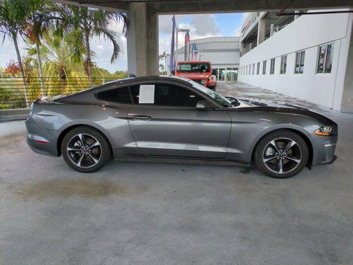 2022 Ford Mustang EcoBoost