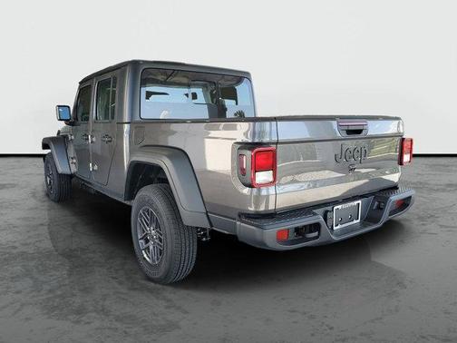Granite Crystal Metallic Clearcoat 2026 Jeep Gladiator Sport