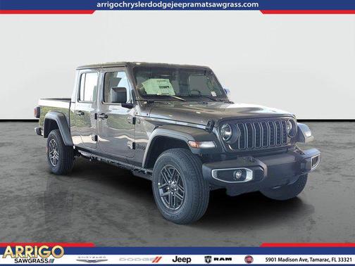Granite Crystal Metallic Clearcoat 2026 Jeep Gladiator Sport