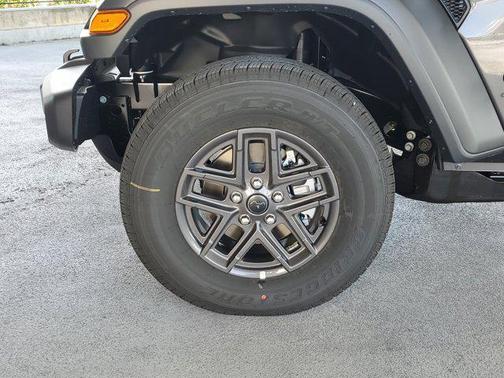 Granite Crystal Metallic Clearcoat 2026 Jeep Gladiator Sport