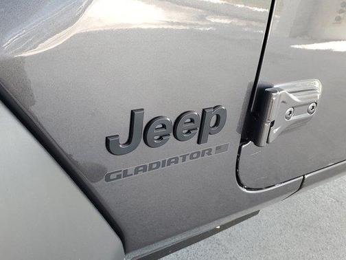 Granite Crystal Metallic Clearcoat 2026 Jeep Gladiator Sport