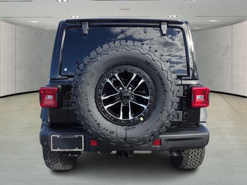 Black Clearcoat 2026 Jeep Wrangler 4-Door Moab 392 4x4