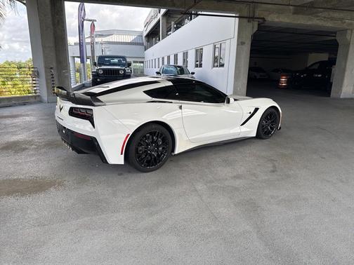 Arctic White 2015 Chevrolet Corvette Stingray
