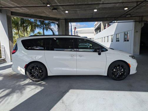 2026 Chrysler Pacifica L