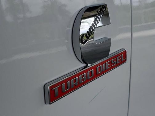 Bright White Clearcoat 2026 RAM 2500 Big Horn Crew Cab 4x4 6'4' Box