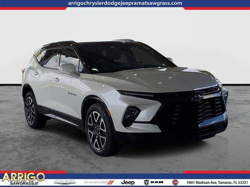 Iridescent Pearl Tricoat 2024 Chevrolet Blazer RS