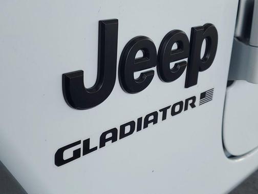Bright White Clearcoat 2026 Jeep Gladiator Sport S