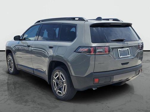 Sting-Gray Clearcoat 2026 Jeep Cherokee Laredo 4x4