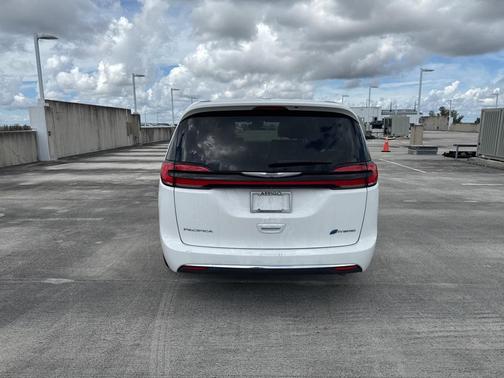 2022 Chrysler Pacifica Hybrid Touring L