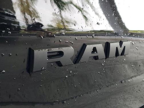 Diamond Black Crystal Pearlcoat 2023 RAM 1500 Big Horn/Lone Star