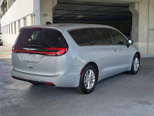 Silver Mist Clearcoat 2026 Chrysler Pacifica L