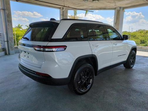 2025 Jeep Grand Cherokee Altitude