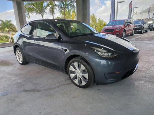 2022 Tesla Model Y Long Range Dual Motor All-Wheel Drive