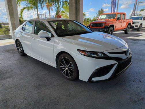 2023 Toyota Camry SE