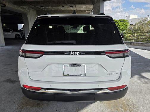 2025 Jeep Grand Cherokee Laredo
