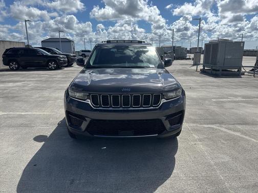 2024 Jeep Grand Cherokee Laredo