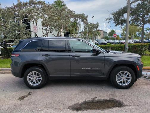 2024 Jeep Grand Cherokee Laredo