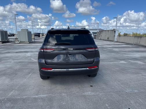 2024 Jeep Grand Cherokee Laredo