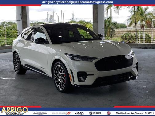 Star White Metallic Tri-Coat 2023 Ford Mustang Mach-E GT