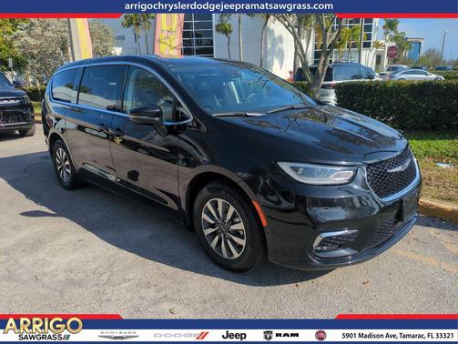 2024 Chrysler Pacifica Hybrid Select