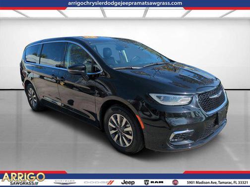2024 Chrysler Pacifica Hybrid Select