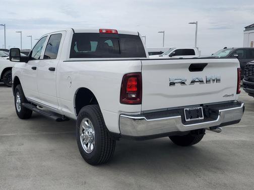 Bright White Clearcoat 2026 RAM 2500 Tradesman Crew Cab 4x4 6'4' Box