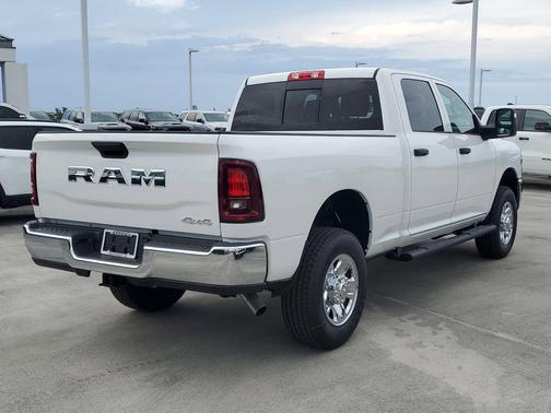 Bright White Clearcoat 2026 RAM 2500 Tradesman Crew Cab 4x4 6'4' Box
