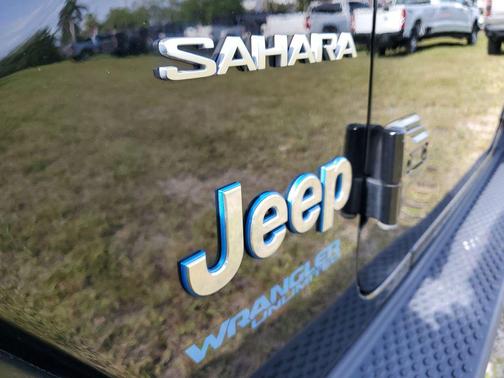 Black Clearcoat 2022 Jeep Wrangler Unlimited 4xe Sahara